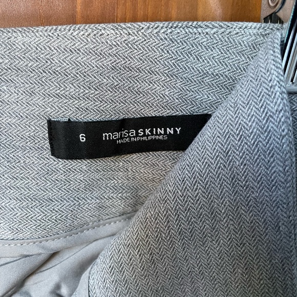 GUC- Ann Taylor LOFT light grey skinny pants Size 6 (waist 15.5”) - Picture 2 of 6